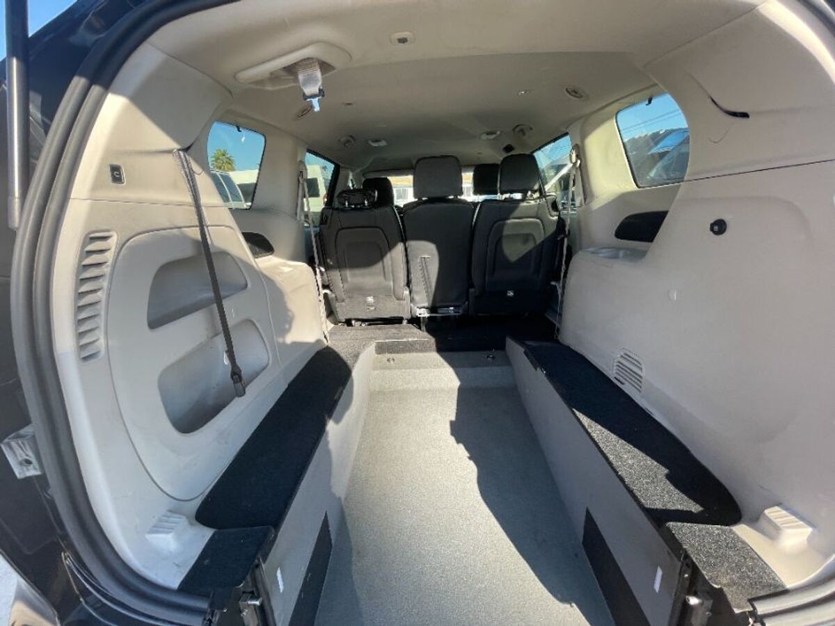2022 Chrysler Pacifica Touring L - Photo 10