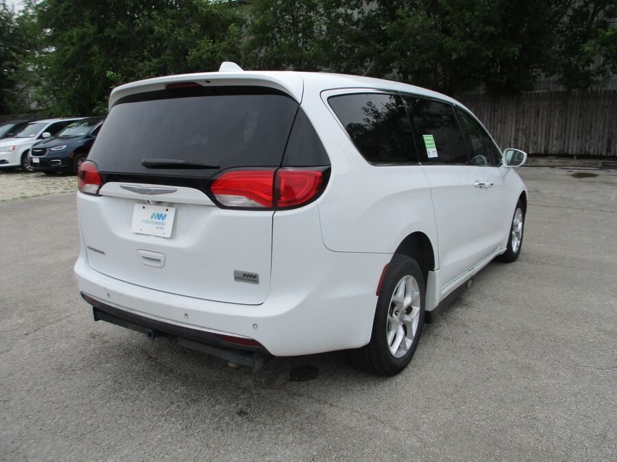 2018 Chrysler Pacifica Touring Plus - Photo 9
