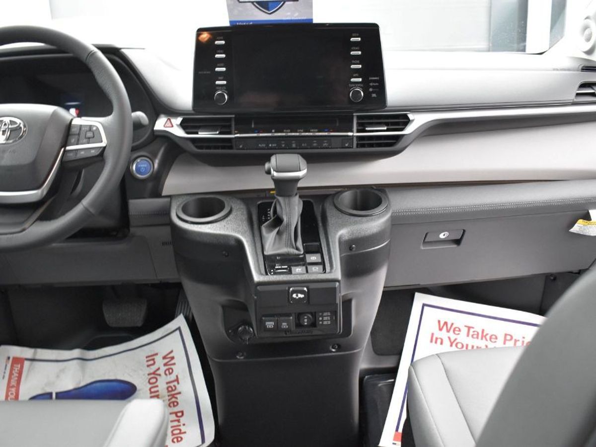 2023 Toyota Sienna 5