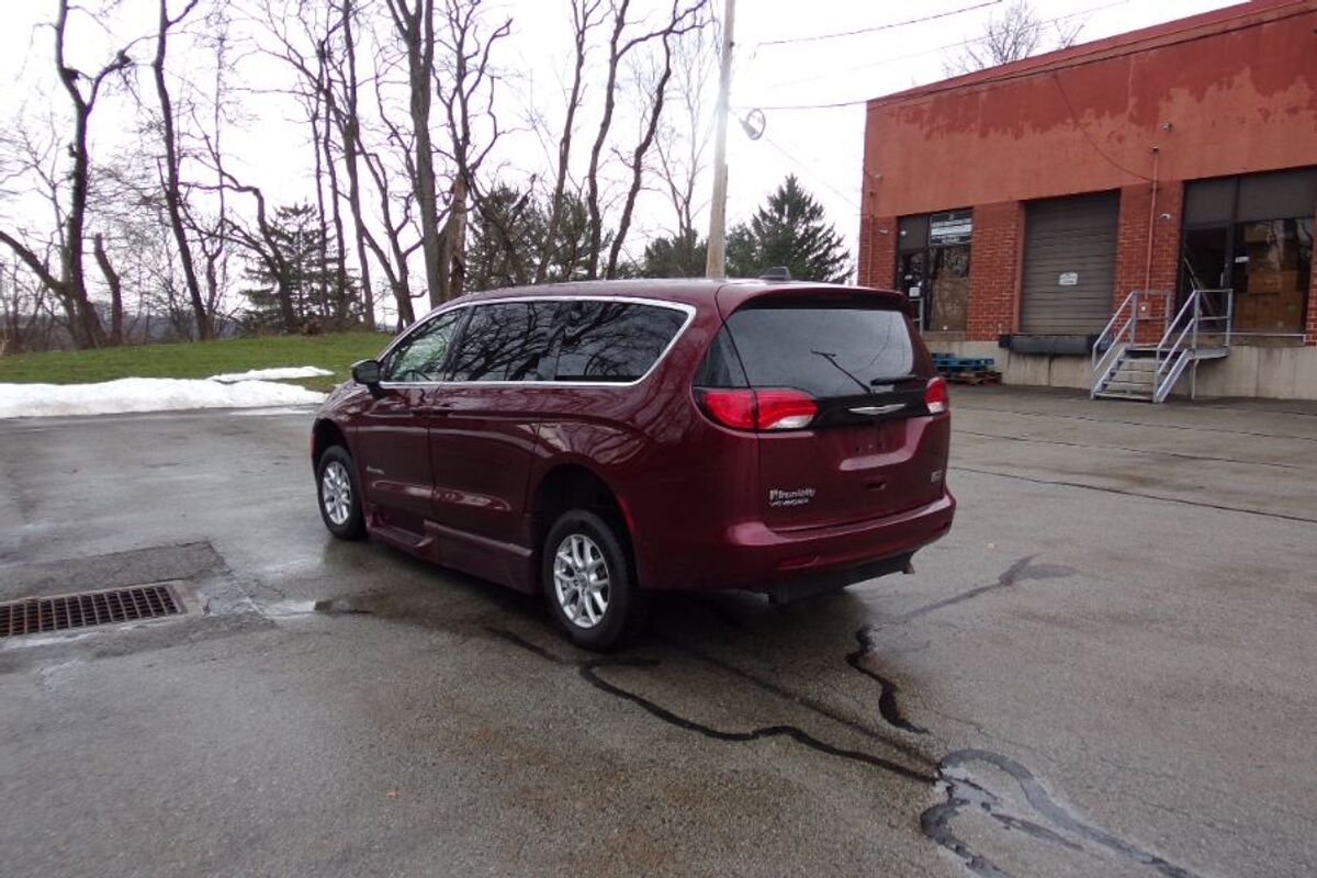 2023 Chrysler Voyager LX - Photo 8