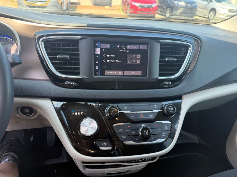 2023 Chrysler Voyager LX - Photo 7