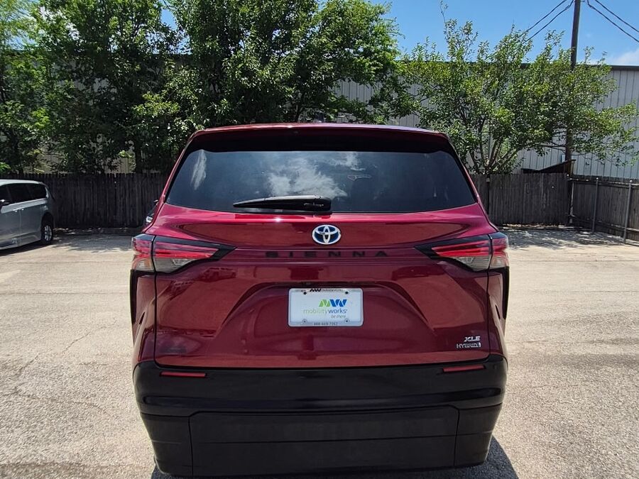 2021 Toyota Sienna 4