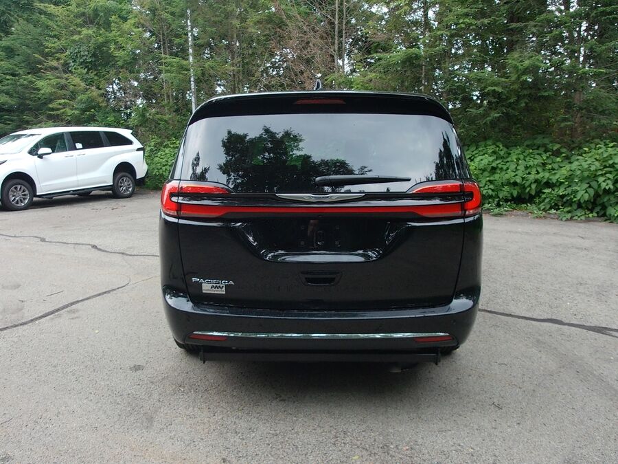 2024 Chrysler Pacifica Touring L - Photo 7