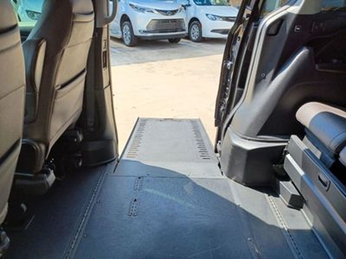 2019 Honda Odyssey EX-L - Photo 16