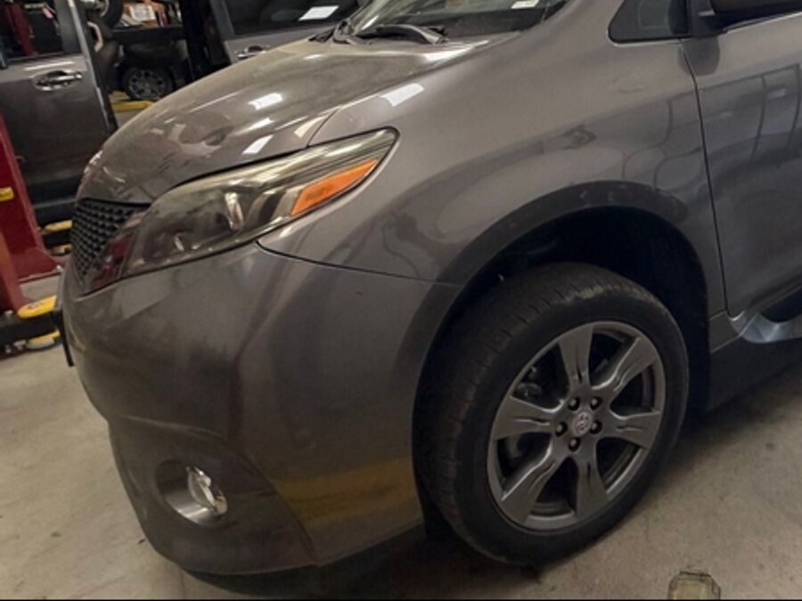 2017 Toyota Sienna SE - Photo 10