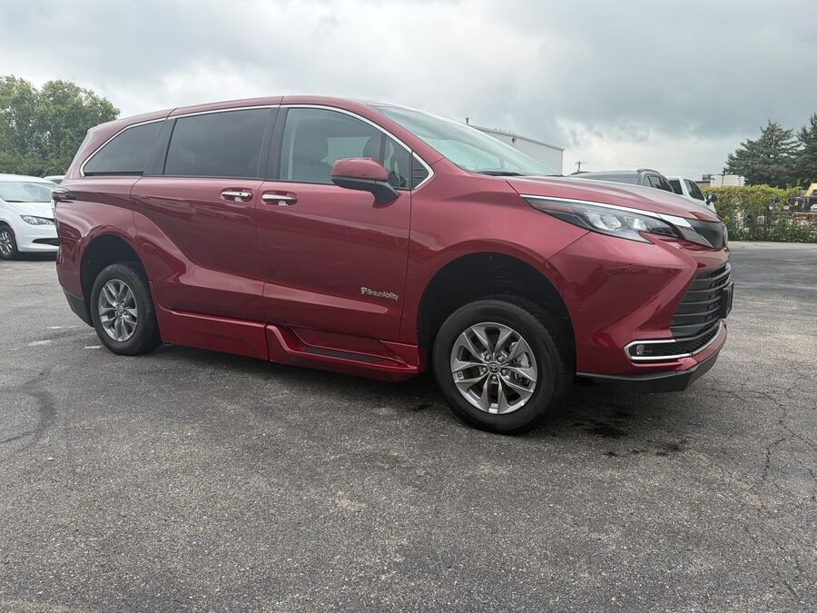 2024 Toyota Sienna XLE - Photo 12