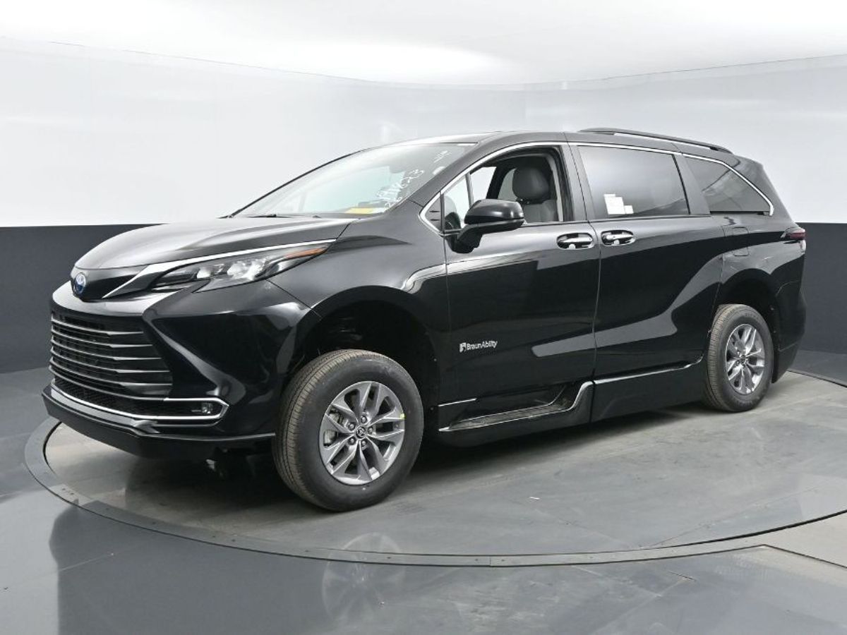 2024 Toyota Sienna XLE - Photo 20