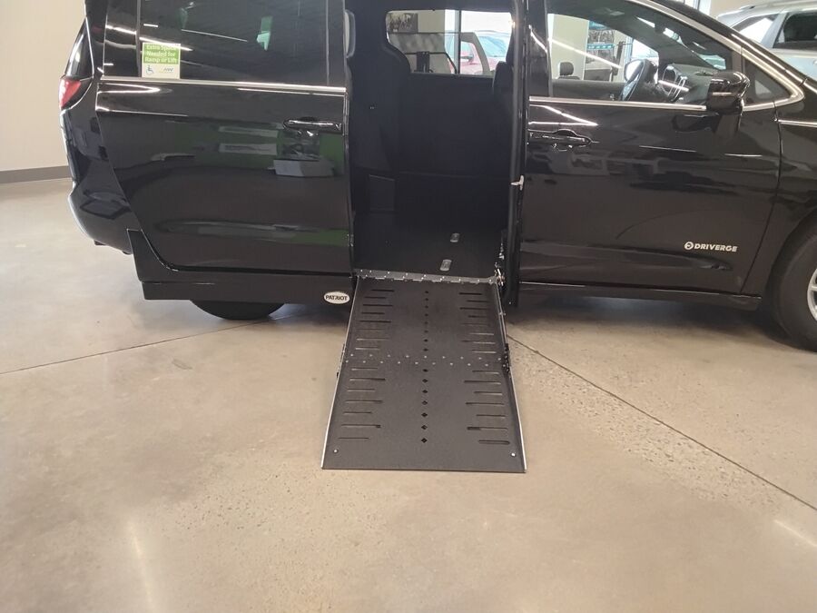 2027 Chrysler Pacifica Select - Photo 13