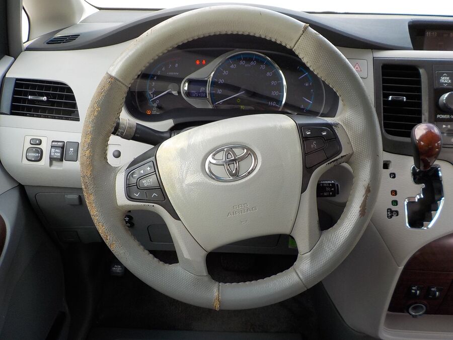 2013 Toyota Sienna XLE - Photo 10