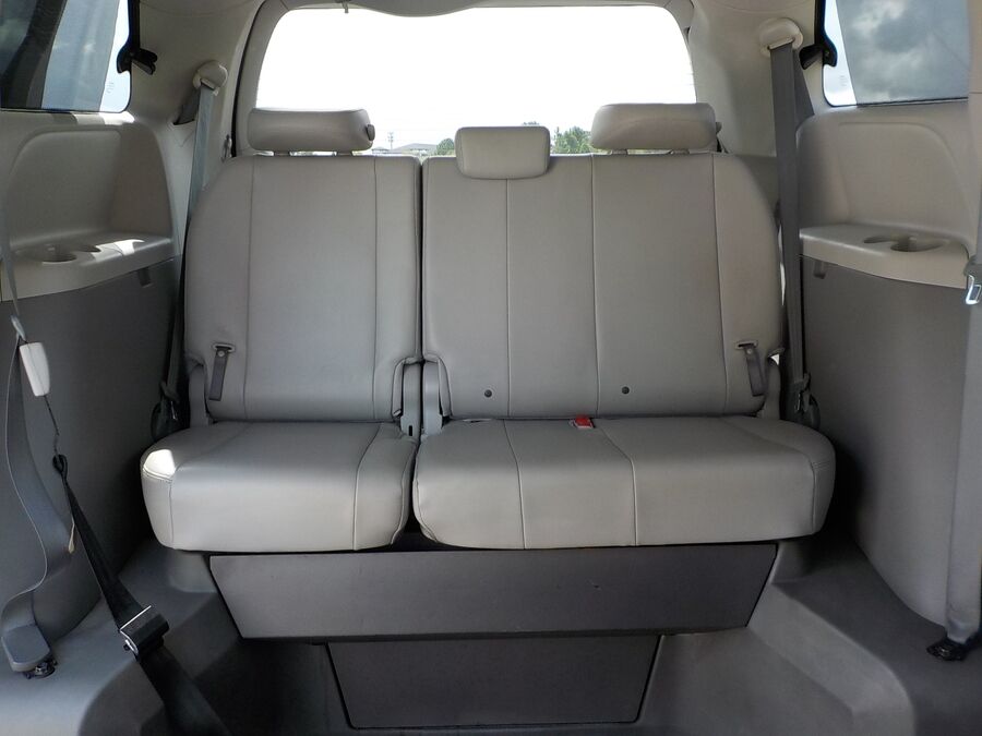 2013 Toyota Sienna XLE - Photo 17