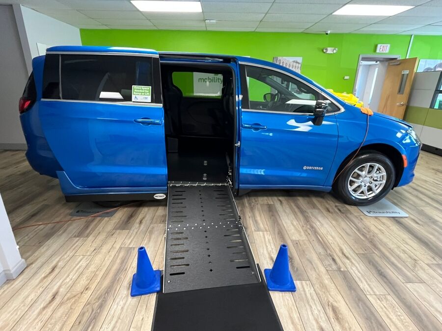 2027 Chrysler Pacifica Select - Photo 7