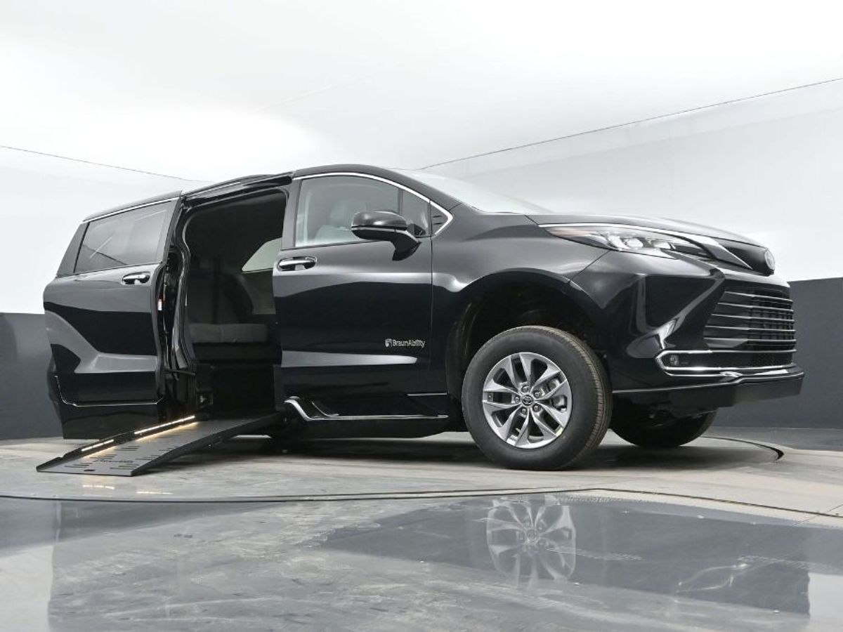 2024 Toyota Sienna XLE - Photo 10