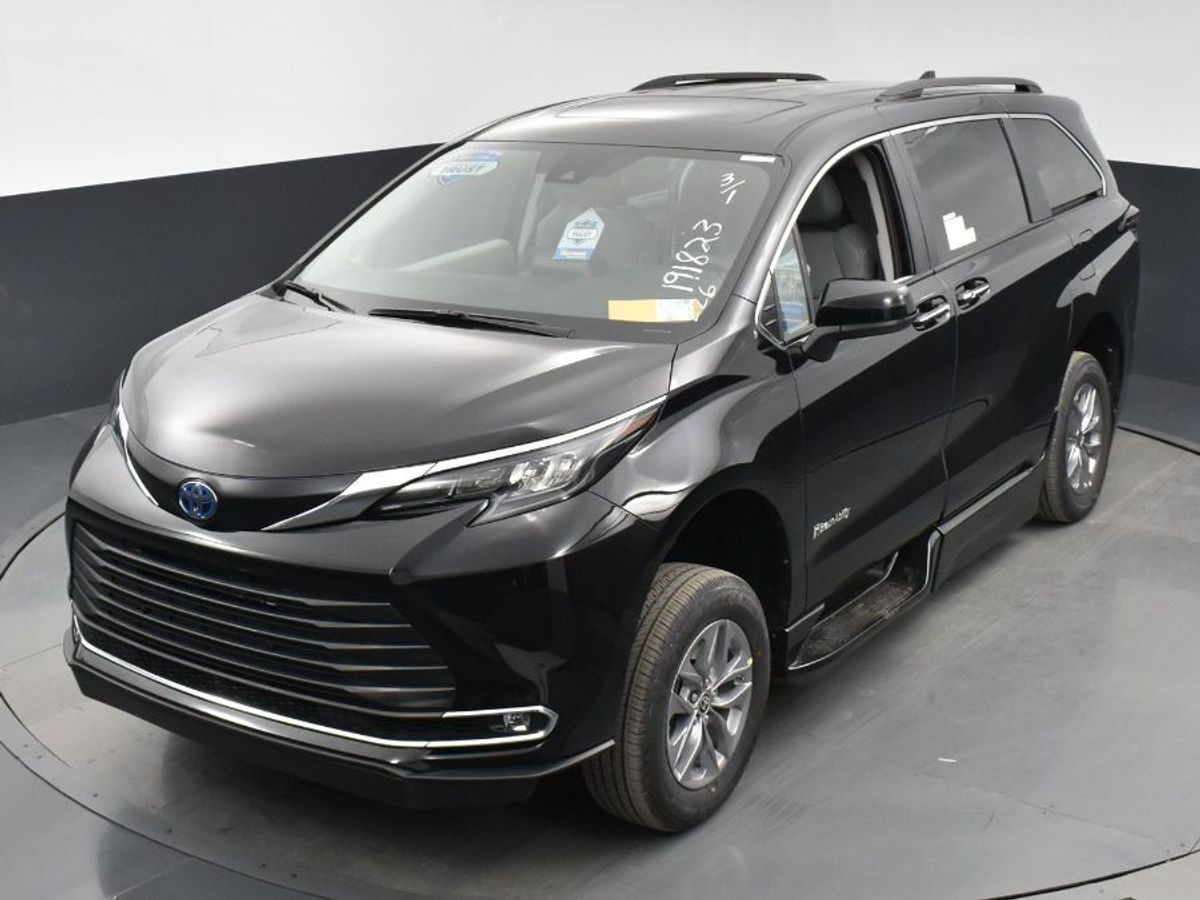 2024 Toyota Sienna XLE - Photo 15