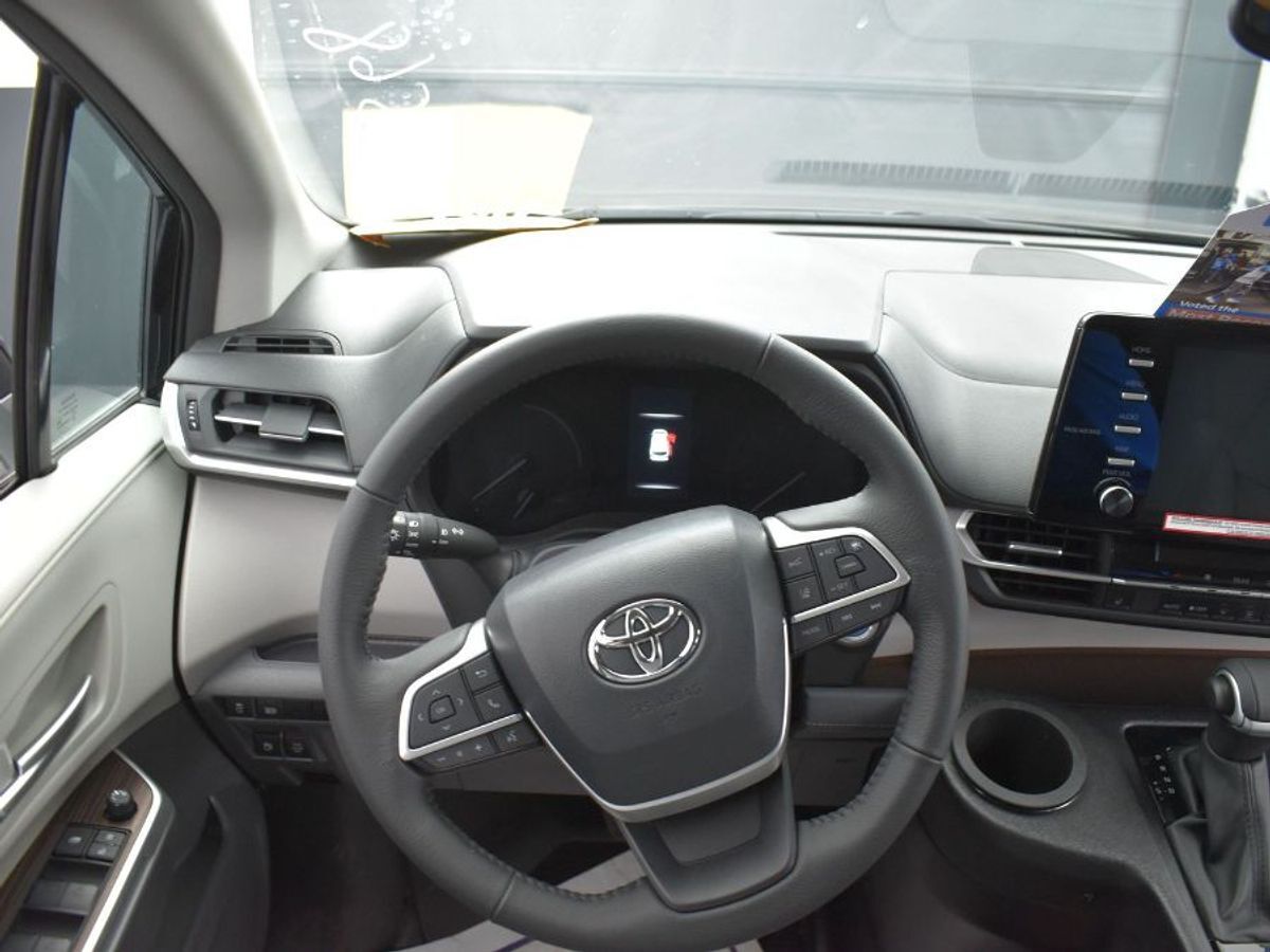 2024 Toyota Sienna XLE - Photo 6