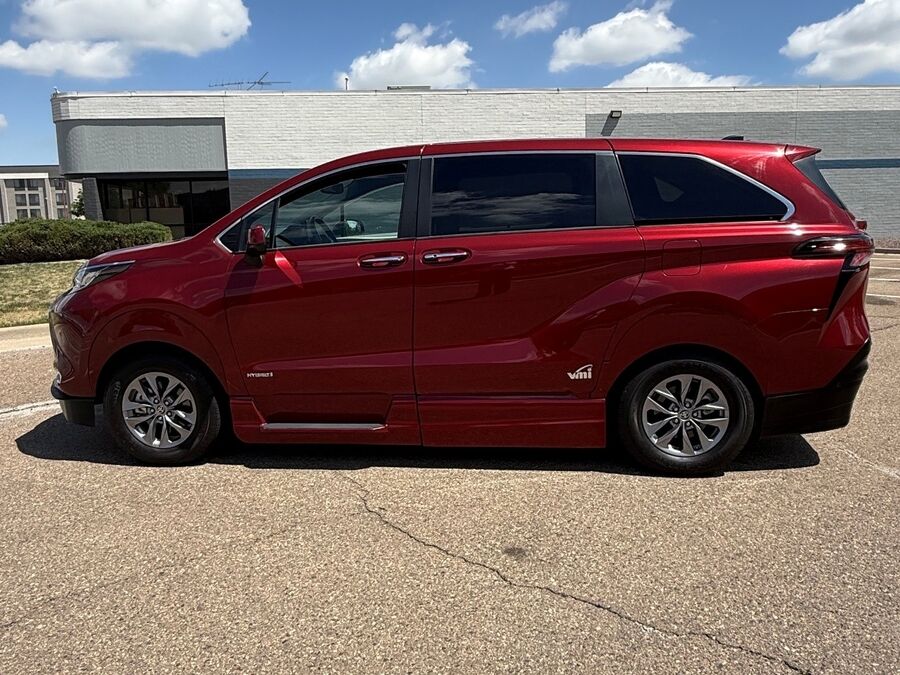 2021 Toyota Sienna XLE - Photo 7