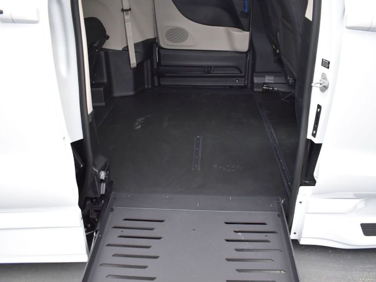 2023 Chrysler Voyager LX - Photo 10