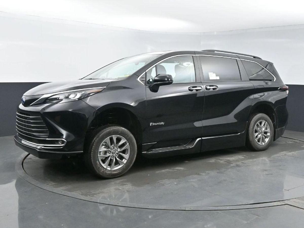 2024 Toyota Sienna XLE - Photo 21