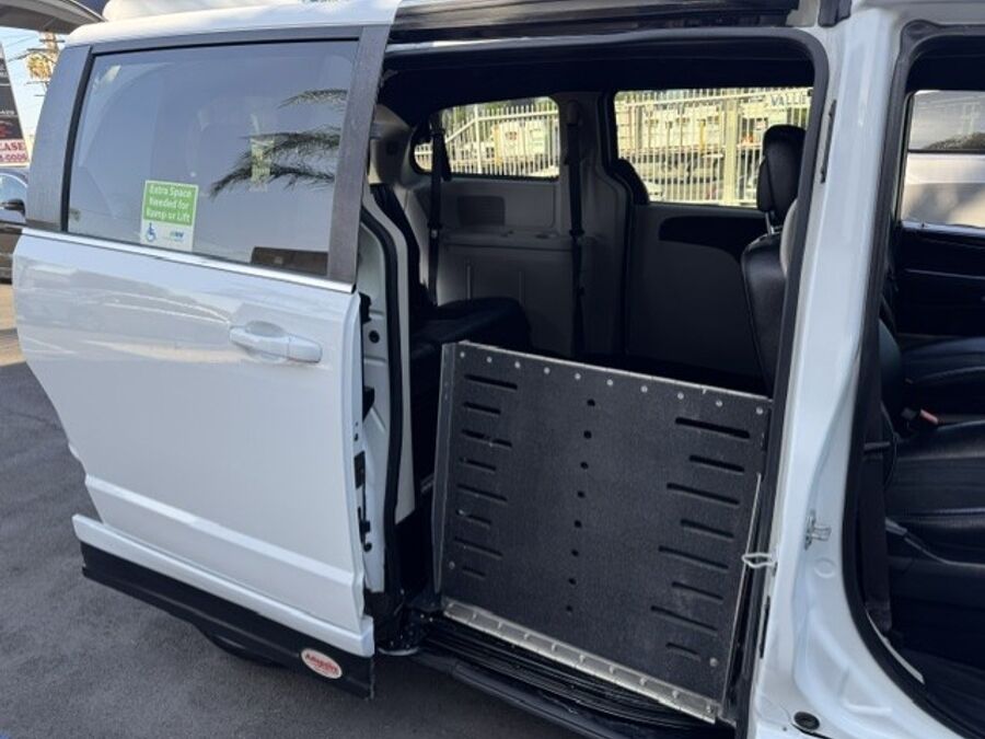 2019 Dodge Grand Caravan SXT - Photo 9