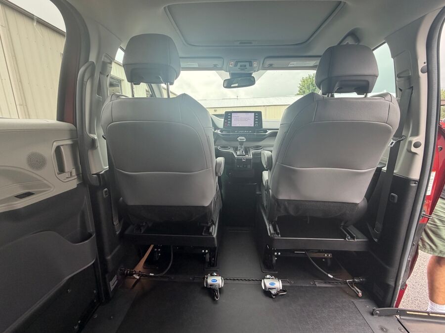 2024 Toyota Sienna XLE - Photo 17