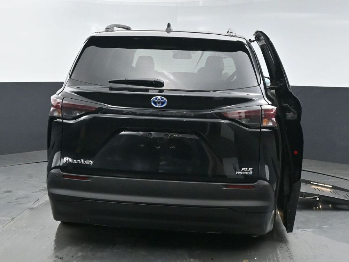 2024 Toyota Sienna XLE - Photo 24