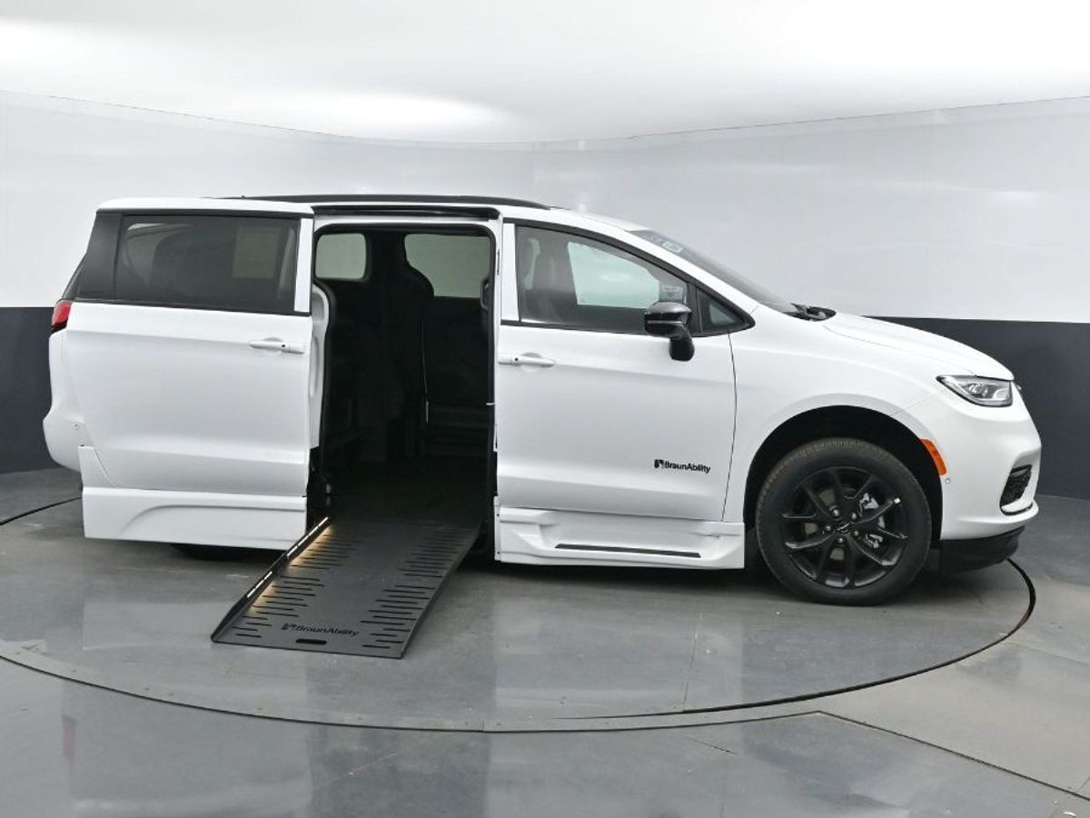 2024 Chrysler Pacifica