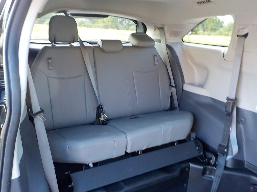 2024 Toyota Sienna XLE - Photo 42