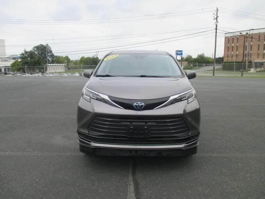 2022 Toyota Sienna LE - Photo 16