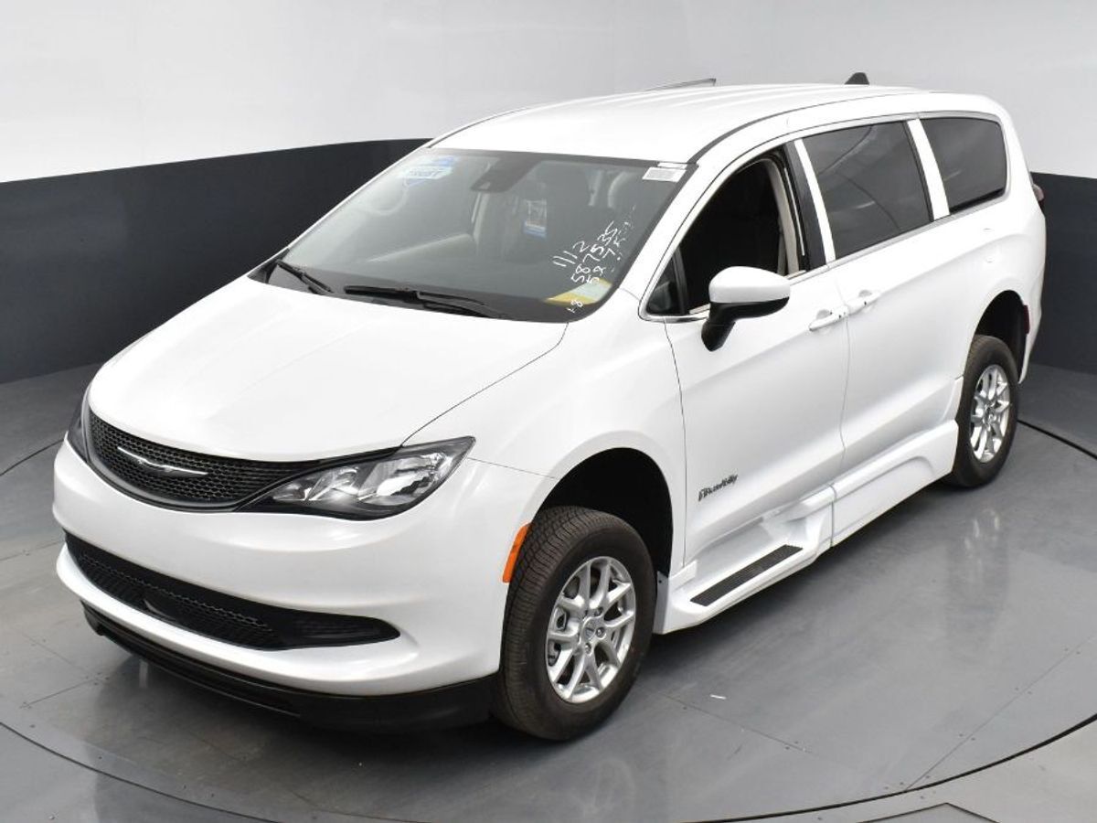 2023 Chrysler Voyager LX - Photo 22