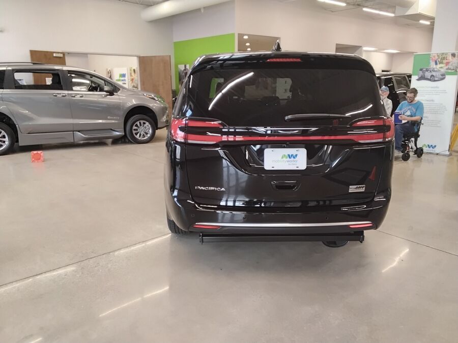 2027 Chrysler Pacifica Select - Photo 18