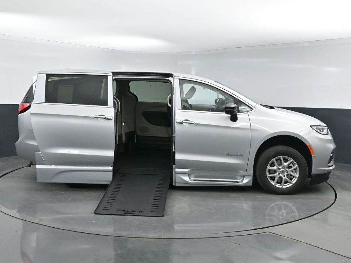 2024 Chrysler Pacifica