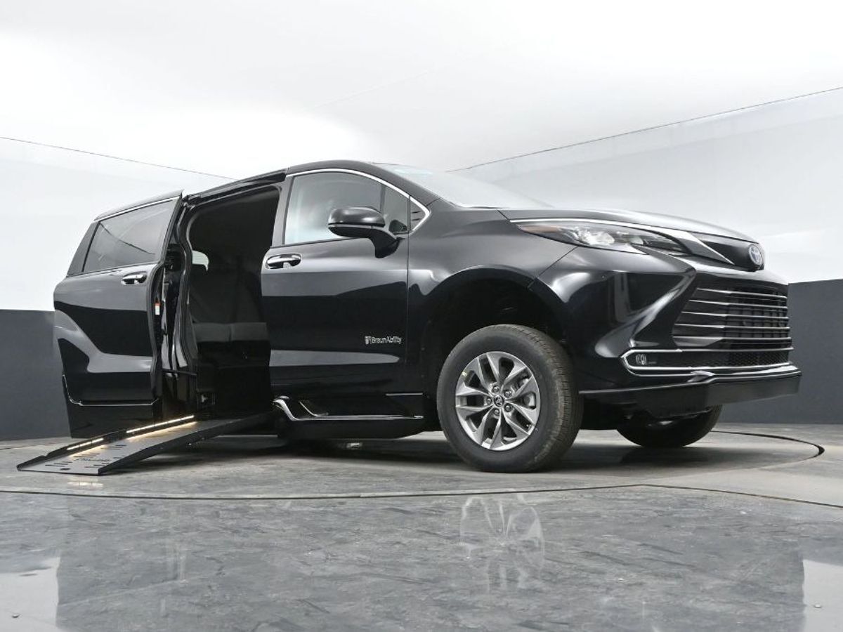 2024 Toyota Sienna XLE - Photo 10