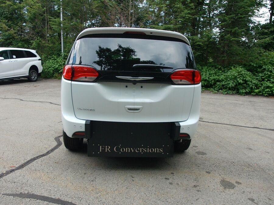 2026 Chrysler Voyager LX - Photo 6