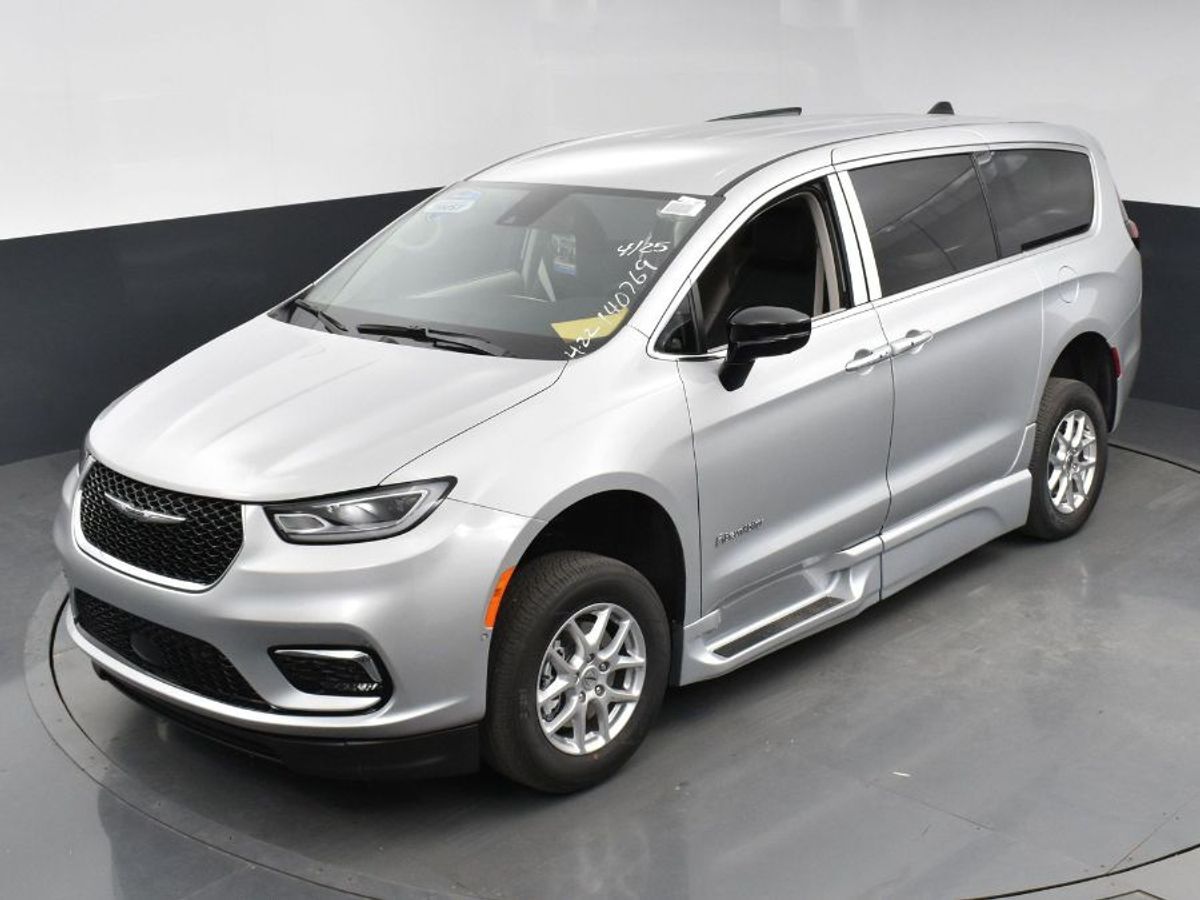 2024 Chrysler Pacifica Touring L - Photo 14