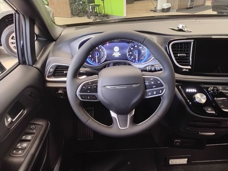 2027 Chrysler Pacifica Select - Photo 10