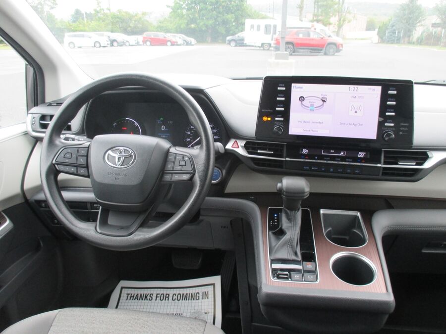 2022 Toyota Sienna LE - Photo 13