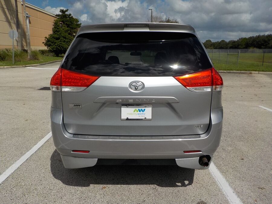 2013 Toyota Sienna XLE - Photo 6