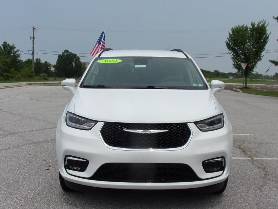 2022 Chrysler Pacifica Touring L - Photo 2