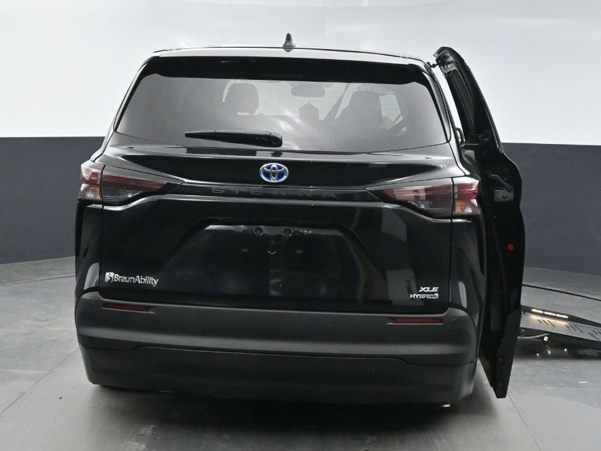 2024 Toyota Sienna XLE - Photo 23