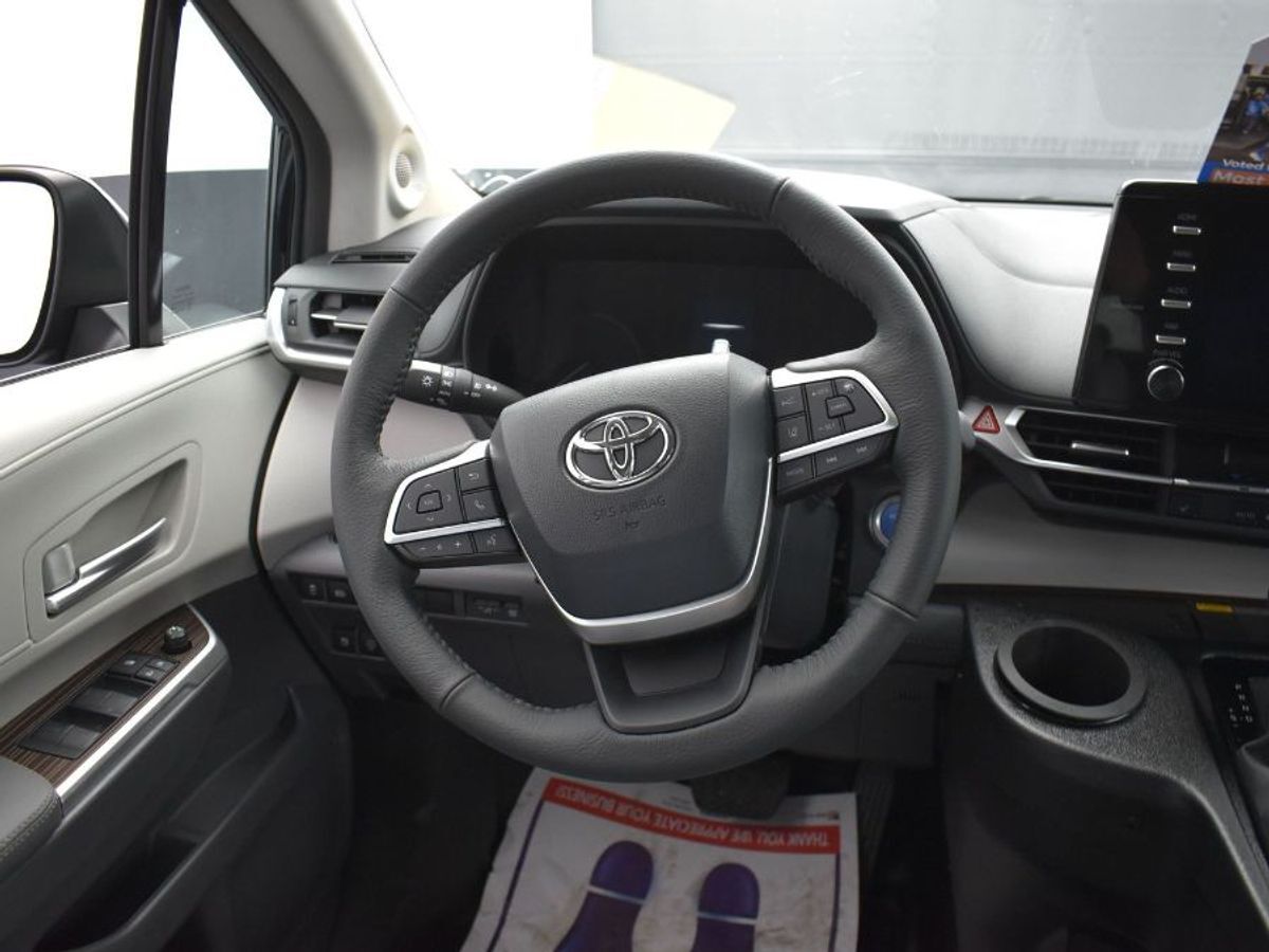 2024 Toyota Sienna XLE - Photo 6