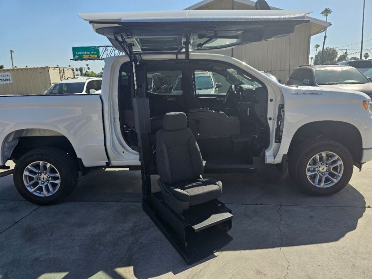 2023 Chevrolet Silverado 1500 RST - Photo 12