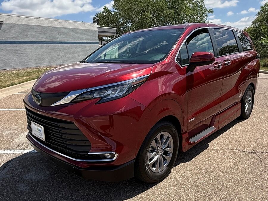 2021 Toyota Sienna XLE - Photo 8