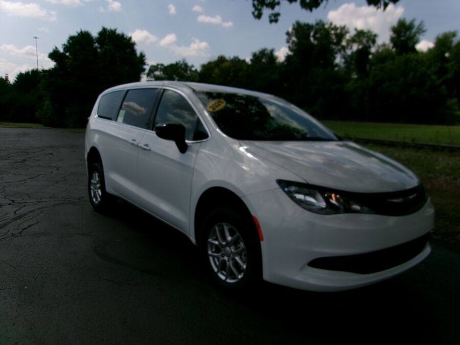 2026 Chrysler Voyager LX - Photo 16