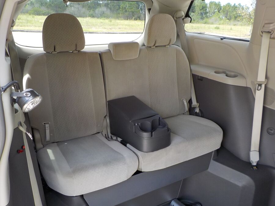2017 Toyota Sienna LE - Photo 18
