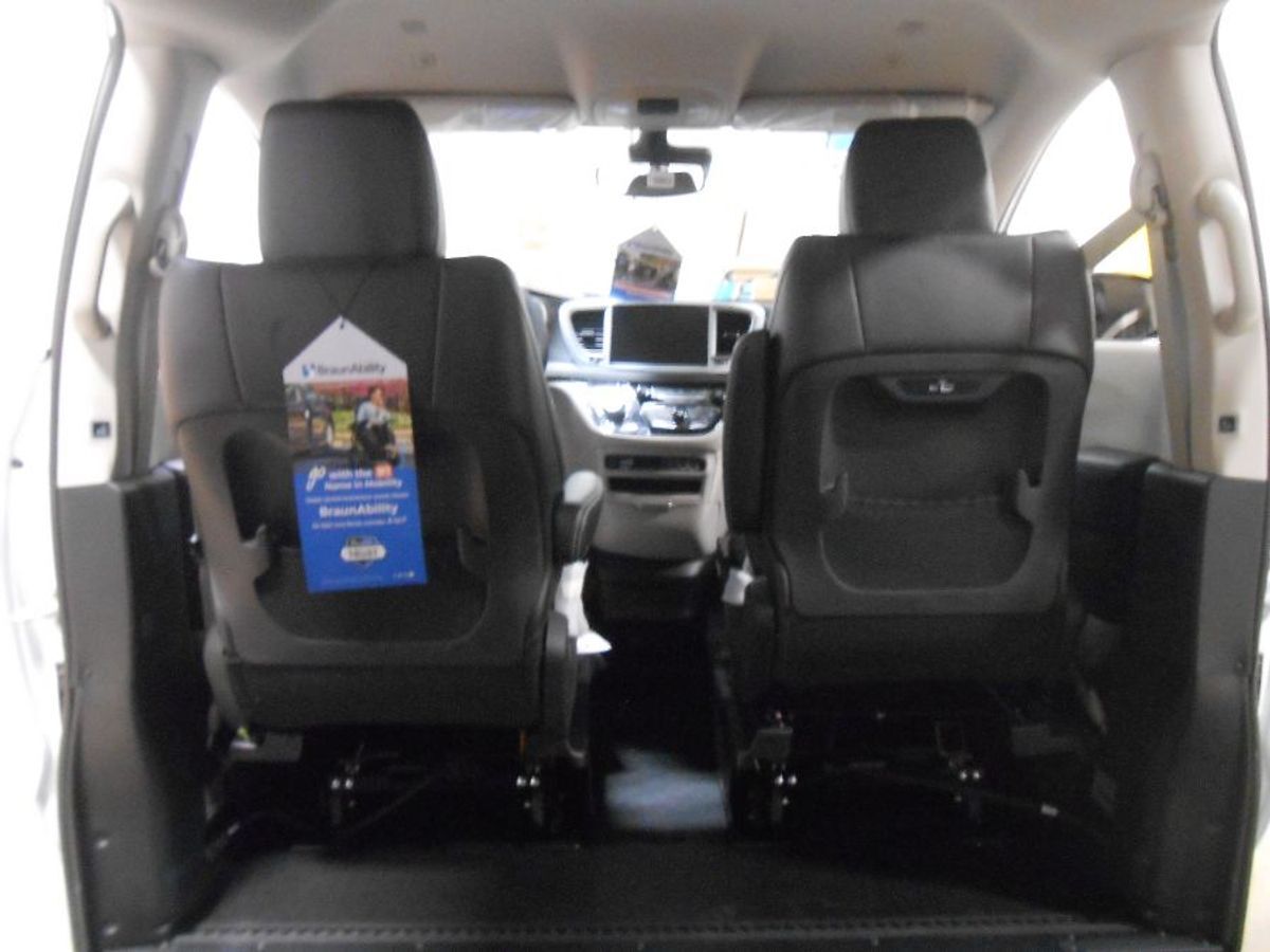 2024 Chrysler Pacifica Touring L - Photo 14