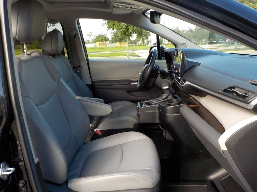 2024 Toyota Sienna XLE - Photo 40