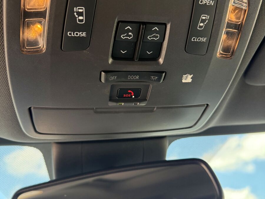 2021 Toyota Sienna XLE - Photo 31
