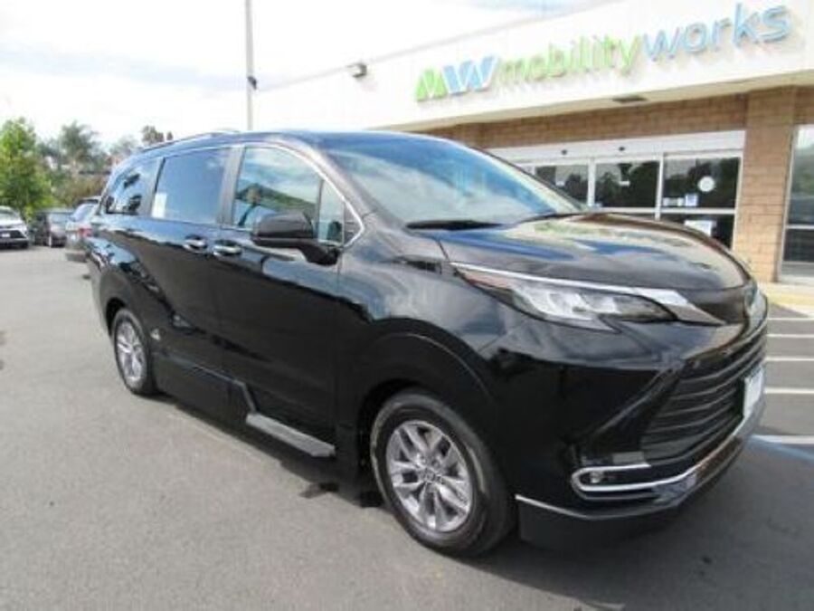 2023 Toyota Sienna XLE - Photo 8