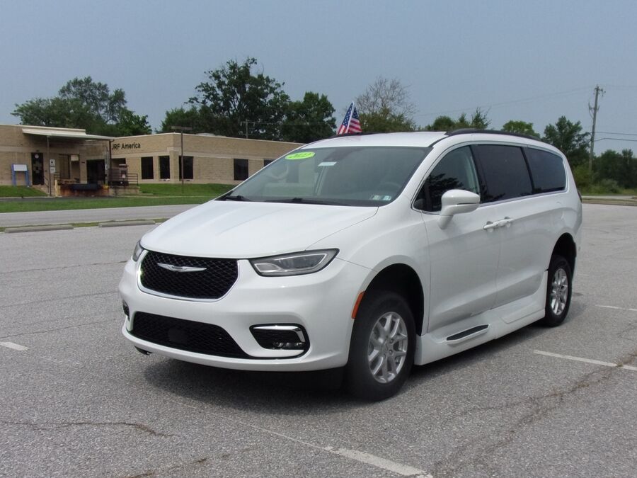 2022 Chrysler Pacifica Touring L - Photo 4