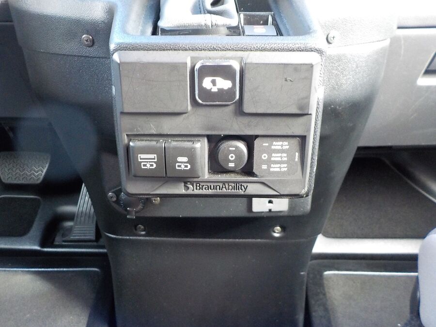 2024 Toyota Sienna XLE - Photo 37