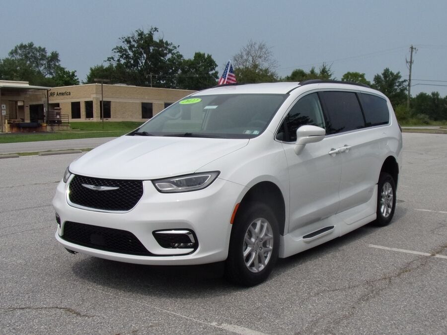 2022 Chrysler Pacifica Touring L - Photo 3